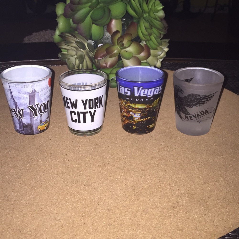 Set 4 shot Glasses size 2”2.5”